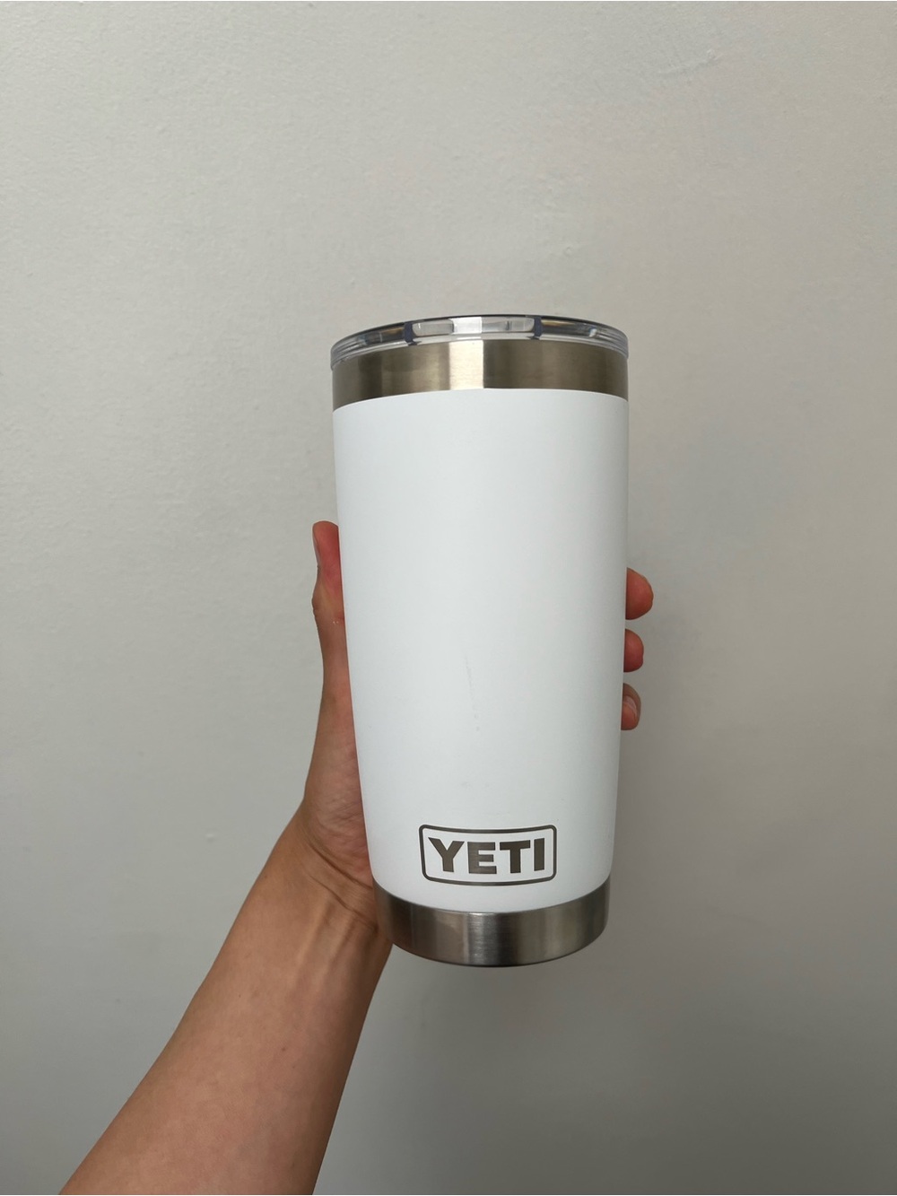 NWT YETI RAMBLER 20 OZ TUMBLER
WITH MAGSLIDER LID